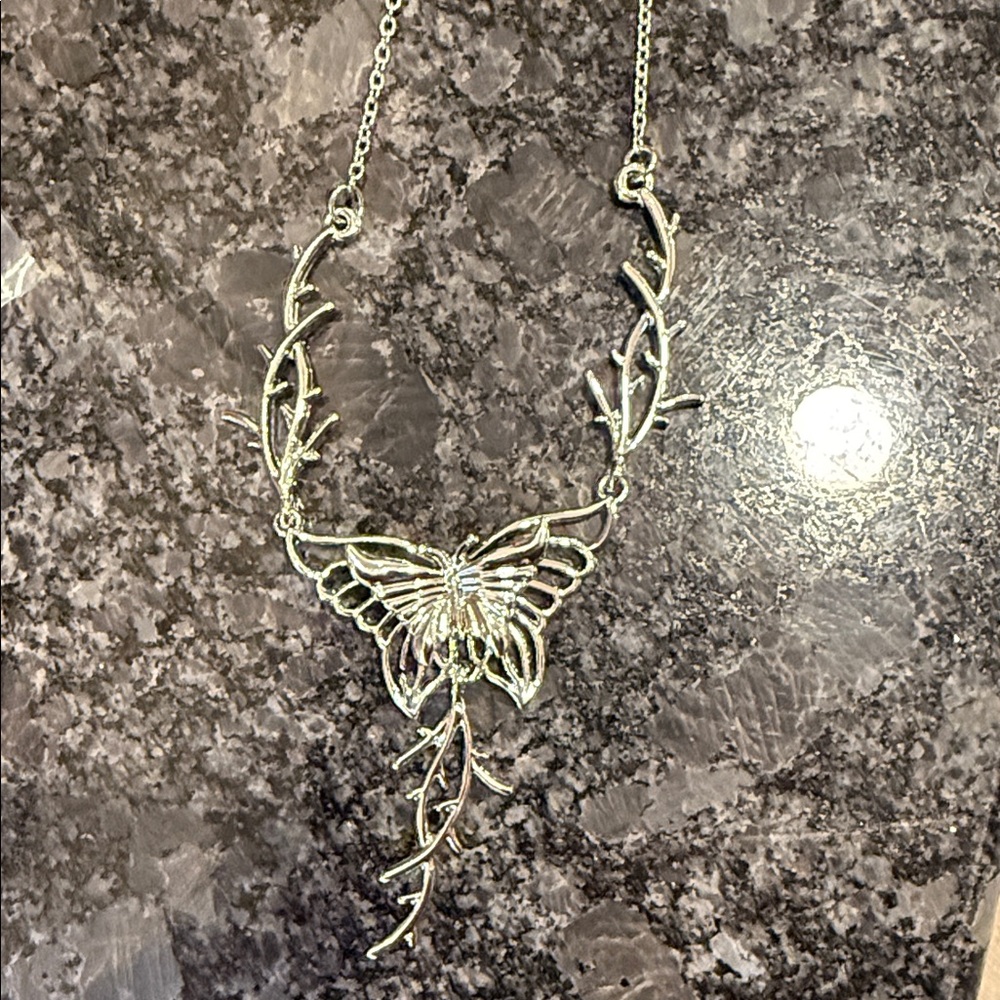 Cider Elegant Silver Tone Butterfly Pendant Chain Necklace New - Picture 2 of 9